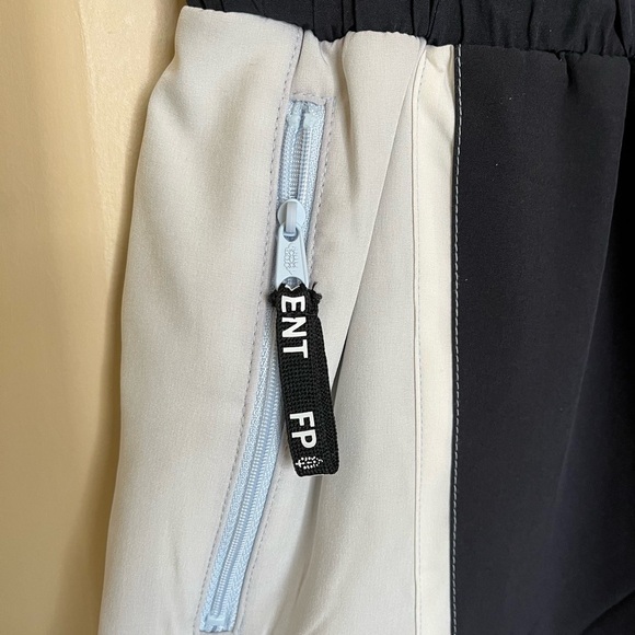 FREE PEOPLE MOVEMENT DRAFT PICK WOMENS SHORTS IN BLACK COMBO SIZE SM… - Picture 4 of 11